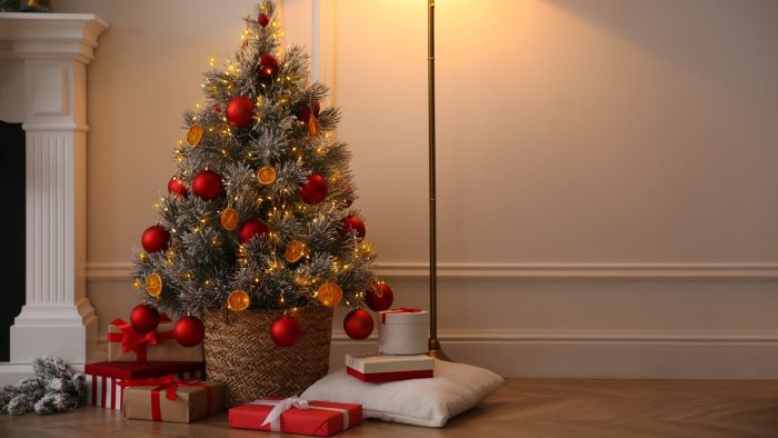 christmas tree decoration ideas for your budget