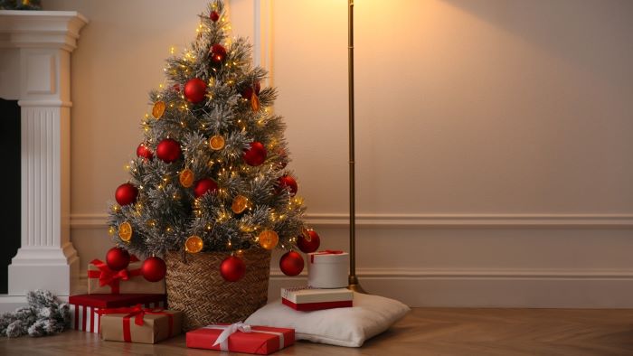 Christmas Tree Decoration for Every Budget - Cozynestliving